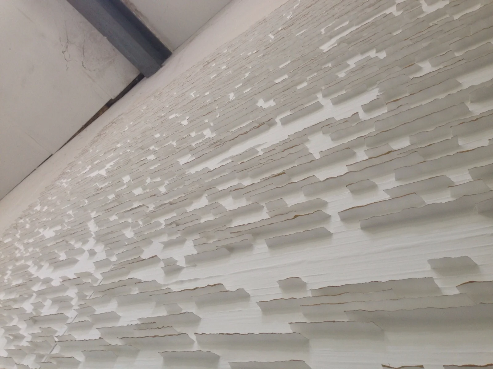 Relief-Oberfläche Flagship-Store Rom — BARTEKS Atelier Luxusoberflächen